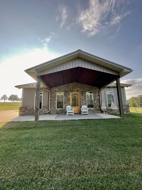 Grandma’s House - Serene Modern Farmhouse - Image 1