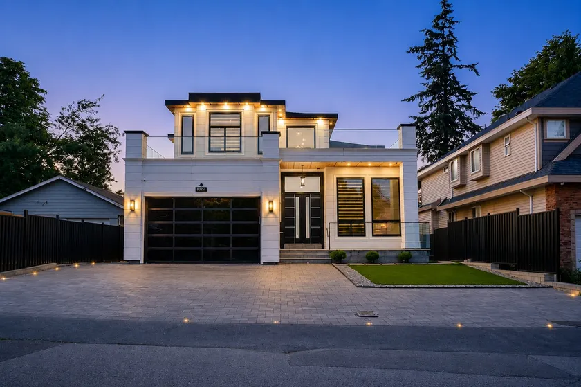 6BR Entire Home Private Parking Near SkyTrain Area - Image 1