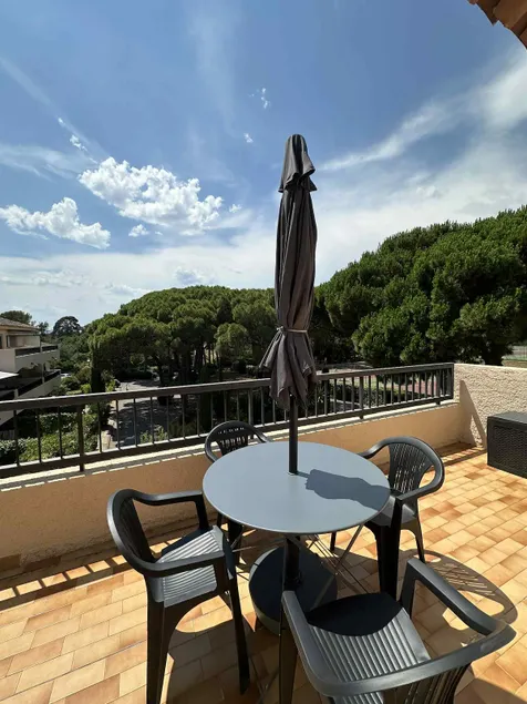 Mezzanine studio - golf & sea - Image 1