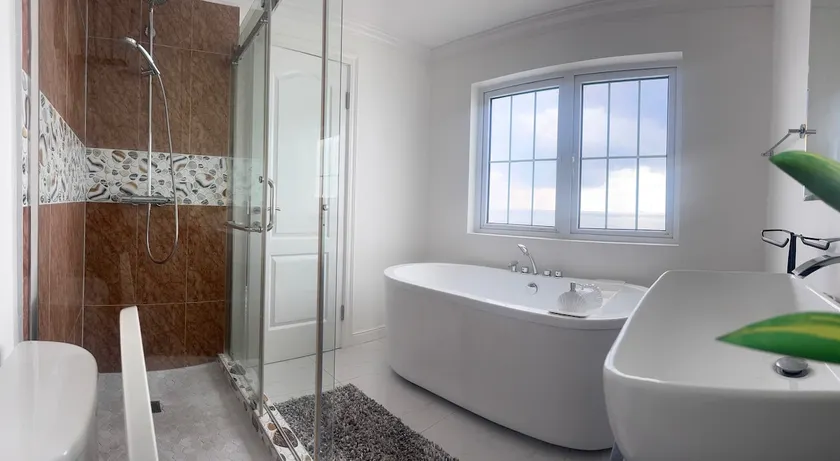 Sunset Serenity 2BR Oceanview Beach & Pool Access - Image 1