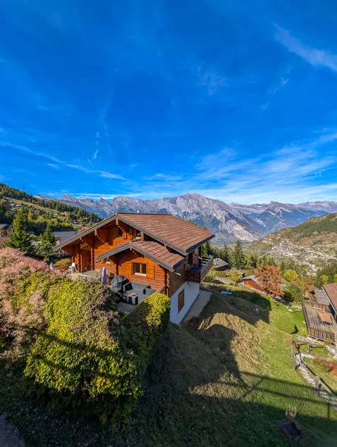 Large family chalet with fireplace in La Tzoumaz - Image 1