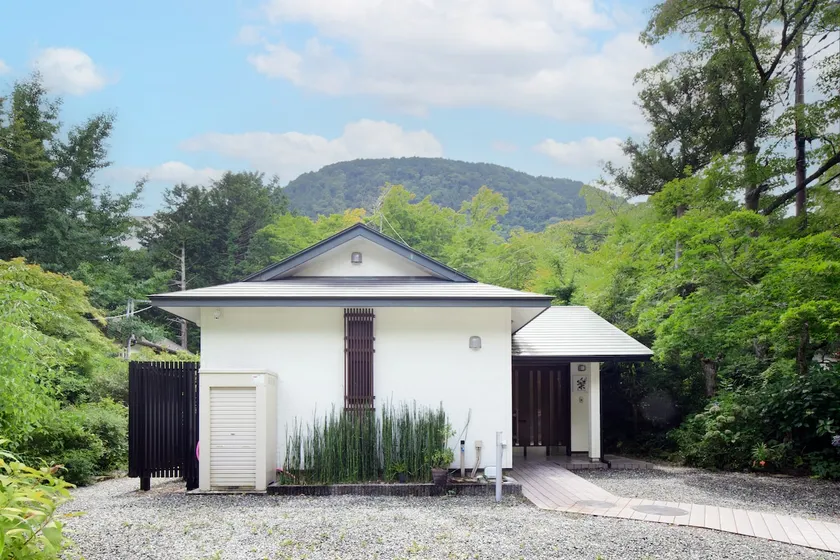 Source Hot Spring & Ultimate Good Sleep | Enjoy ”bath therapy” at the Japanese-style hot spring bungalow | Best for driving to major museums! - Image 1