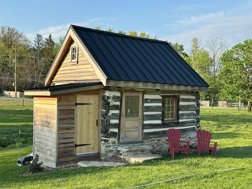 Log Springhouse Farm Stay - Image 1