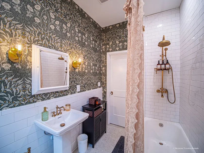 The Marietta Square Manor - Marietta Square - Image 1