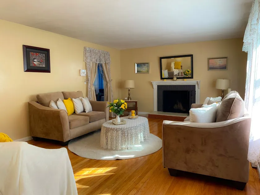 Safe & Quiet 3BR Cape: Sunroom Office + Yard - Image 1