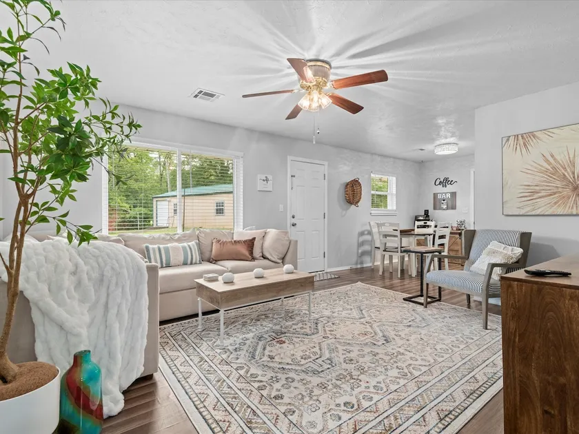 Cute and Cozy Cottage - Image 1