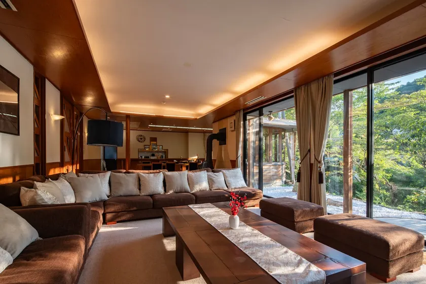 Whole building rental, 15 bed, 21 people, 4 Car - Image 1
