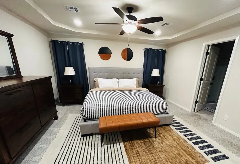 3B/2B/Retreat w/Large Kitchen - Image 1
