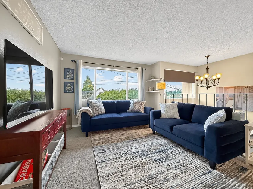 3BR Shabby Chic Home Near the Lake - Image 1