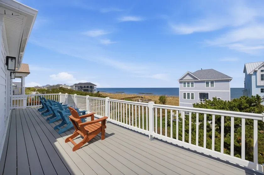 Walk to Sand • 4 King Suites • Family Retreat - Image 1