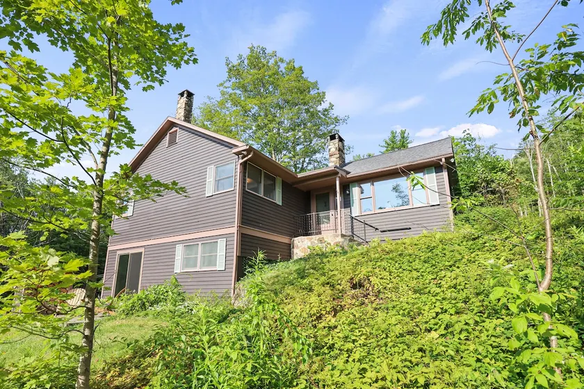 Classic New England Home with a Swimming Pool - Image 1