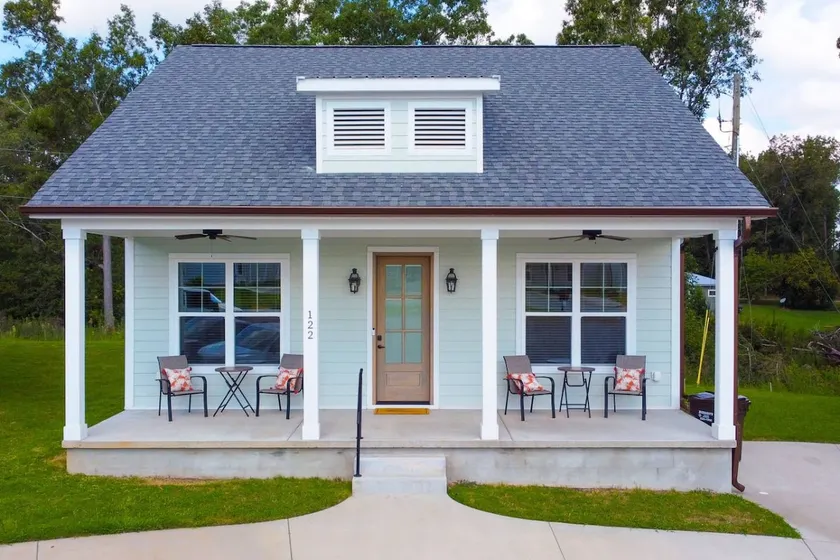 Lofty Lakeside Cottage Getaway: Quick Walk to Lake - Image 1