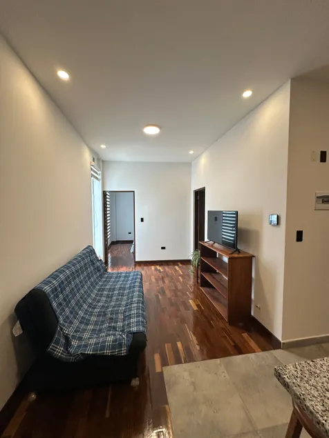 Downtown apartment with green areas. - Image 1