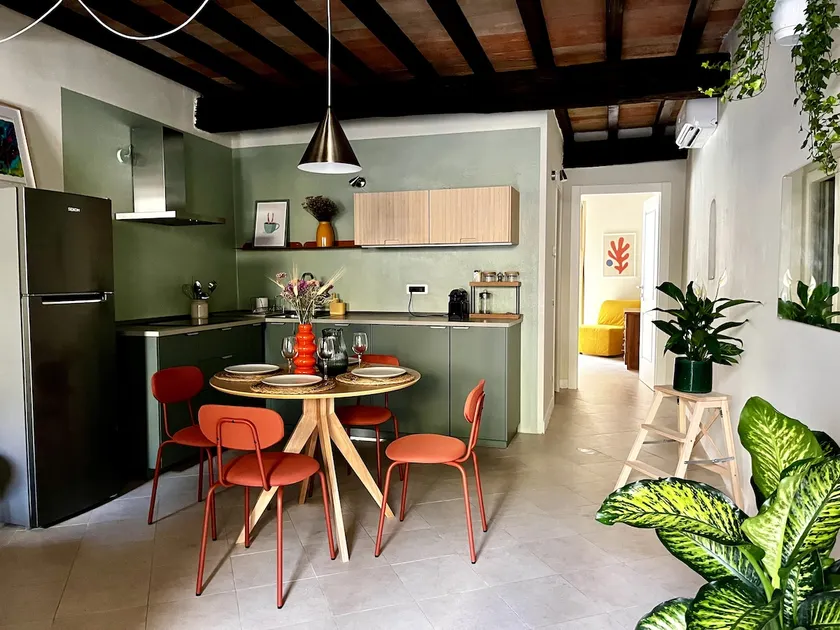 Elegant two-room apartment in the city center - Image 1