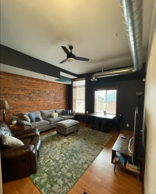 Boutique Lofted Suite on the Square - Image 1