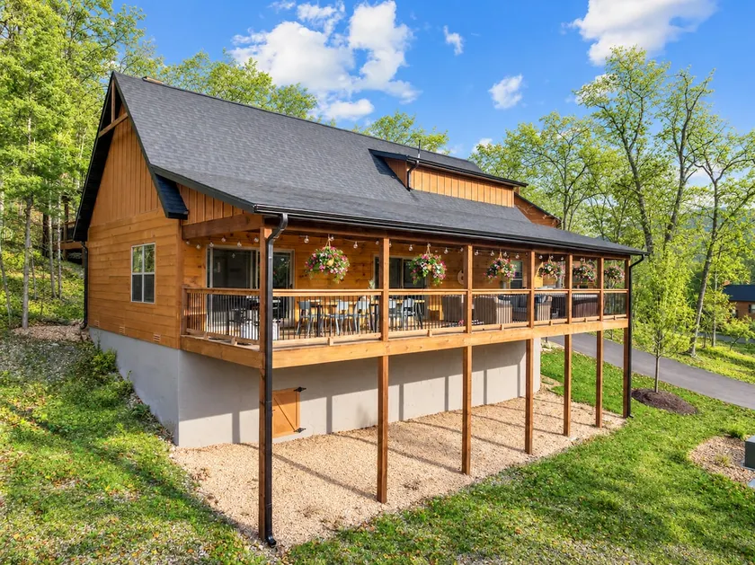 Elegant 3-Bedroom Retreat at Tall Timbers Resort - Image 1