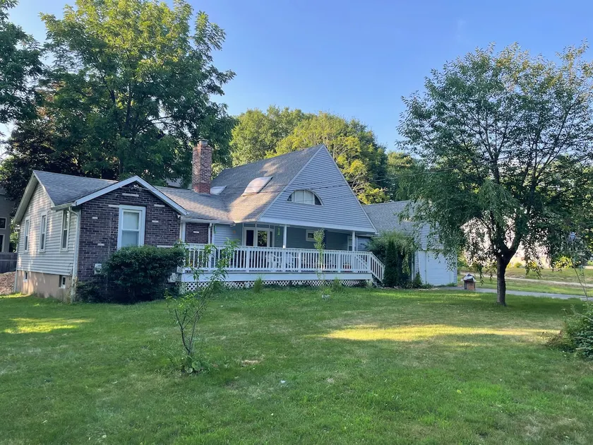 Guilford Beach Cottage - Image 1