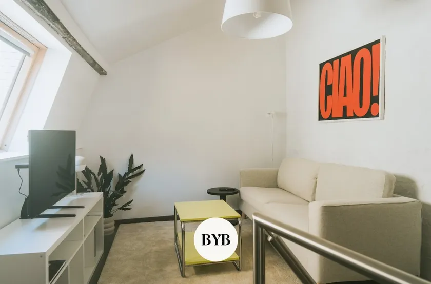 2 bedrooms triplex in historic heart of Liege - Image 1