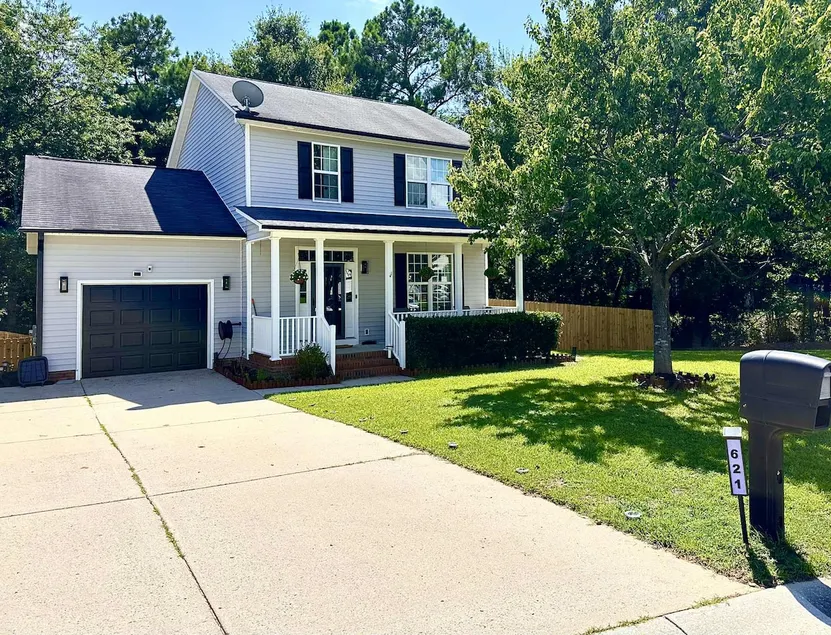 Cozy house in a quiet community. - Image 1