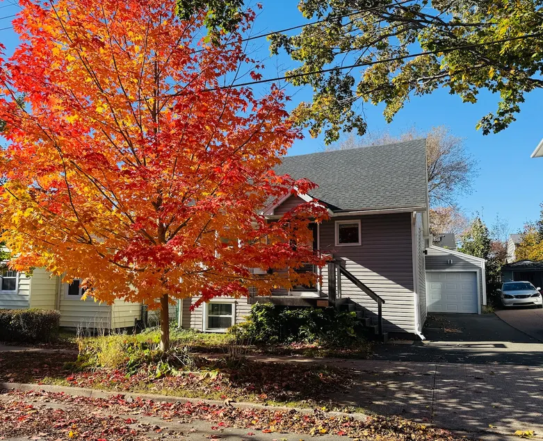 Stylish 4BR Home • Downtown • Free Parking 3 Baths - Image 1