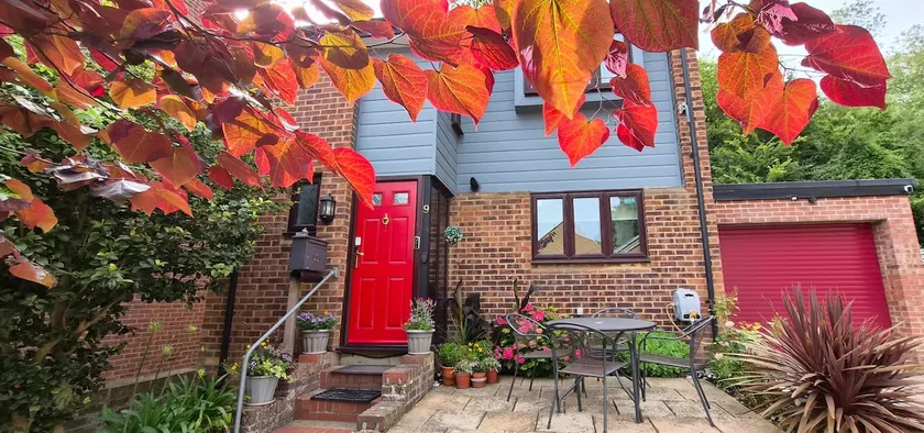 Charming Riverside Home in Historic Kent Village - Image 1
