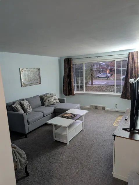 Cozy 2 Bedroom Apartment - Image 1