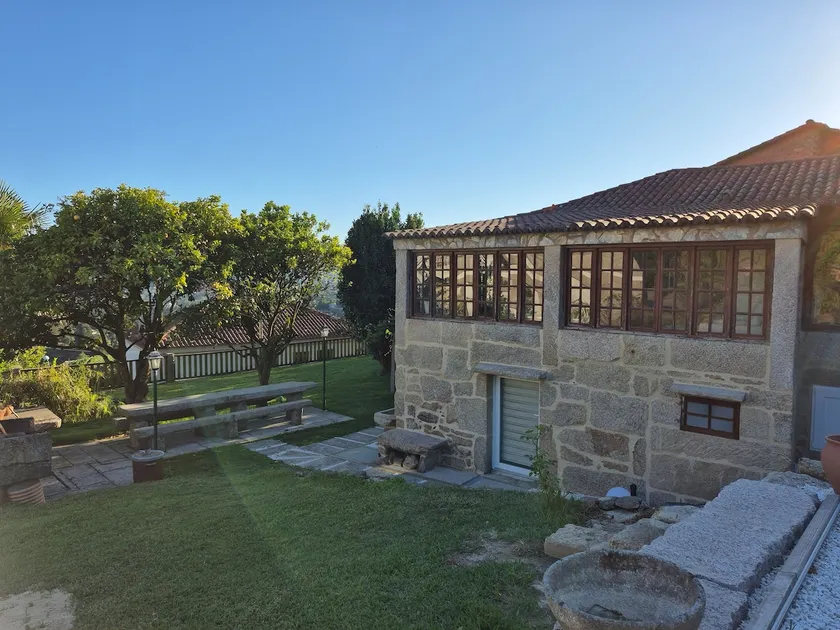 House with pool 15 km from Vigo - Image 1