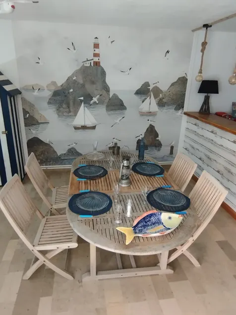 Large 2-bedroom apartment with rooftop terrace overlooking the port / 3-star French rating - Image 1