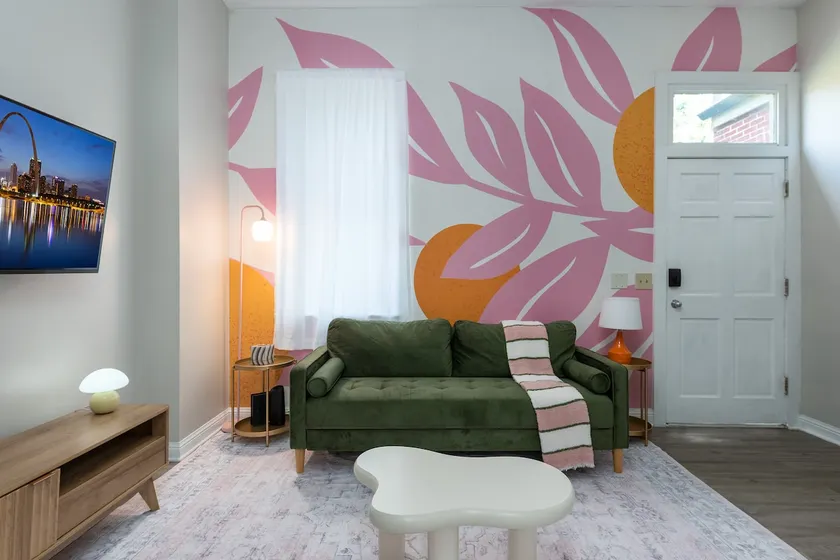 Stylish soulard loft• King Bed •5 Min to Downtown - Image 1