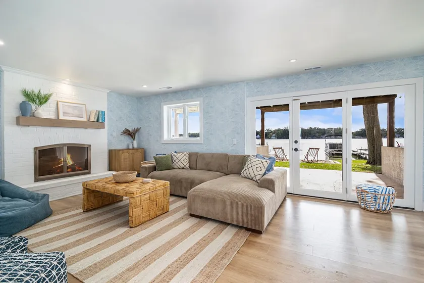 Luxe 5BR Retreat w/ Hot Tub, Games & Amazing Views - Image 1