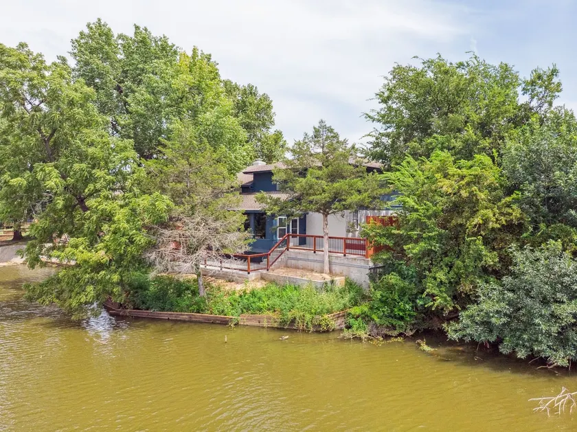 5BR Home | Sleeps 10 | Hot Tub + Game Room #Lake - Image 1