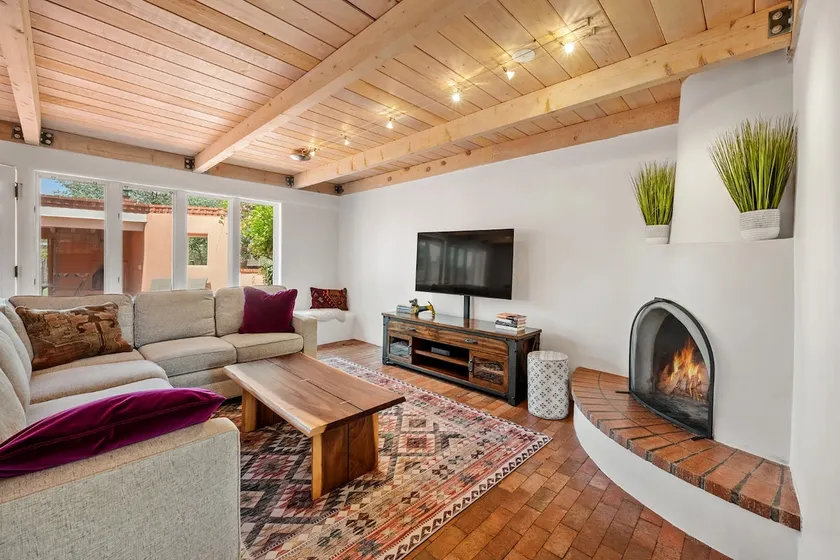 Casa de Vida-Huge Compound with Salt Water Hot Tub - Image 1