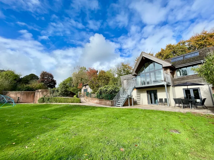 The Nest – Walks, Woods & Views - Image 1