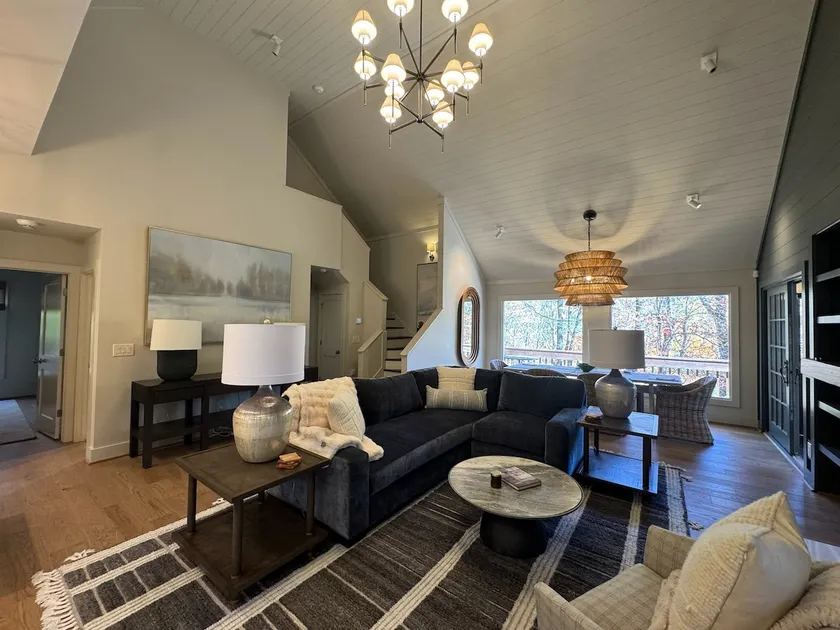 Cedar Creek | Fresh & Refined Mountain Home - Image 1