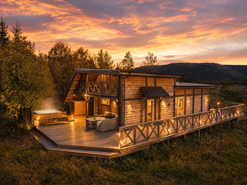 Riverside Cabin|Hot Tub,Fishing & Relaxing Escape - Image 1