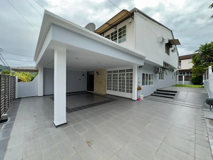 Landed House Gelugor 5BR 3B-20pax by 3C - Image 1