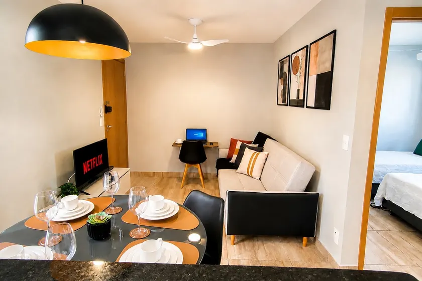 Apartment with Hot/Cold Air Conditioning + Washer-Dryer | Near UEL & Expo - Image 1