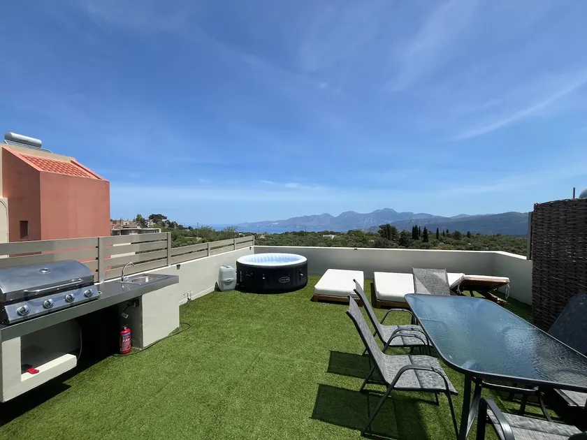 HarMa, Jacuzzi House - Image 1