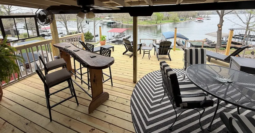 Lake Living - Image 1