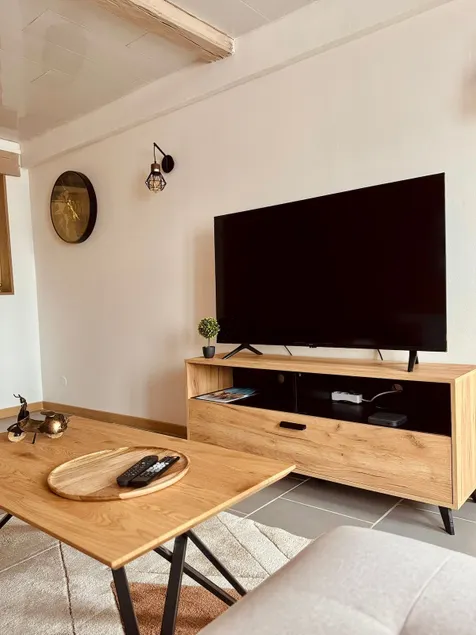Cozy Cocoon with Jacuzzi - Image 1
