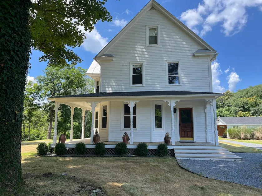 Dreamy Rhinebeck Farmhouse - Image 1