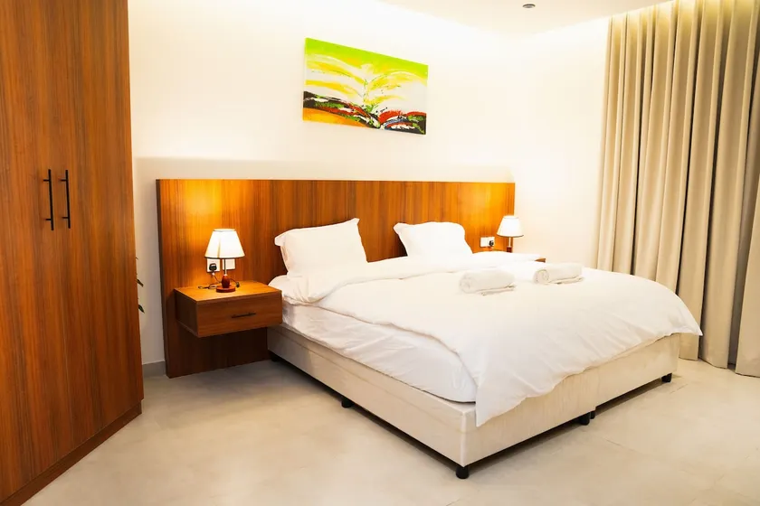 Beautiful 2 Bedroom Apartment 213 - Image 1