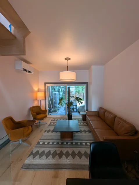 Cozy Corktown Townhouse w/Garden and Balcony - Image 1
