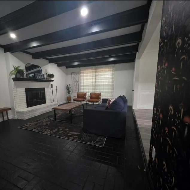 Large Home-Family Friendly-Hot tub-Themed Room - Image 1