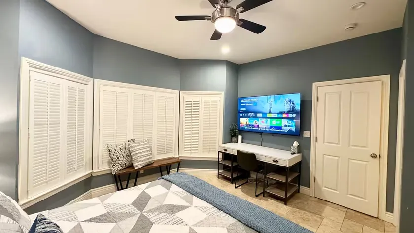 Private King Suite + Office + Gigabit Wi-Fi - Image 1