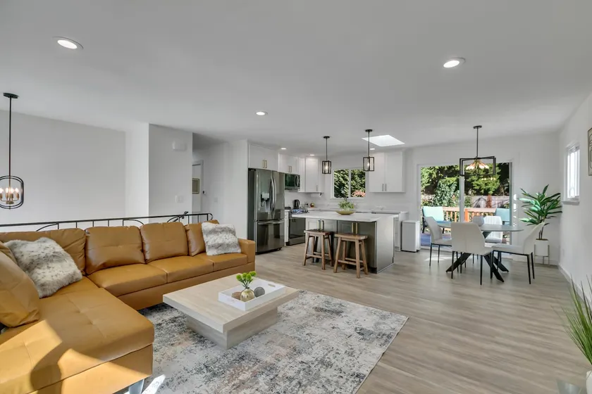 Stylish Bellevue Retreat - Image 1