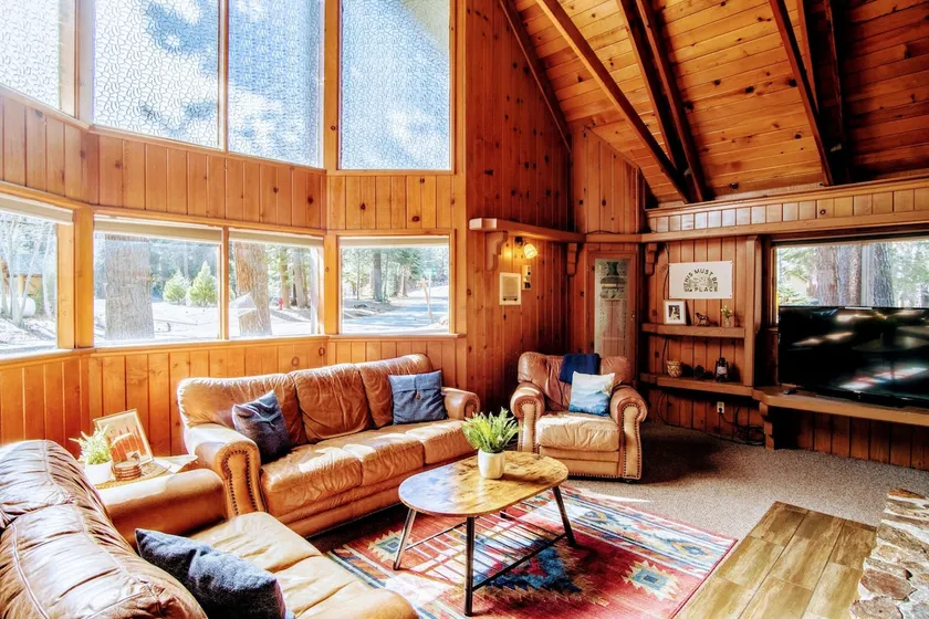 Huge Cozy Cabin. EV, Pet, & Kid-friendly. - Image 1