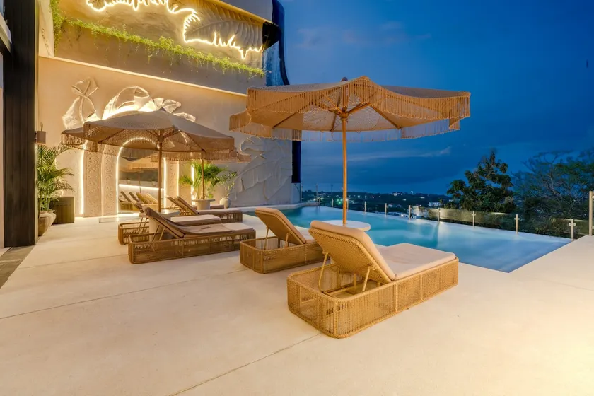 Ocean Breeze Suite near Padang Beach - Image 1