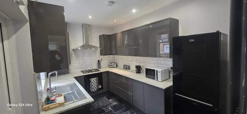 Big 4 bedder - South Manchester - Image 1