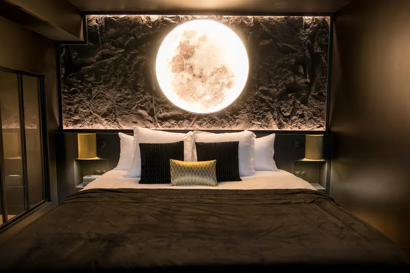 The Unexpected - Chic Loveroom with Jacuzzi - Image 1